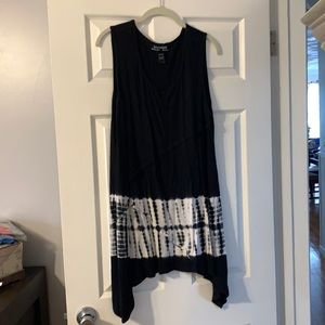 Oversized black top. Wear with leggings